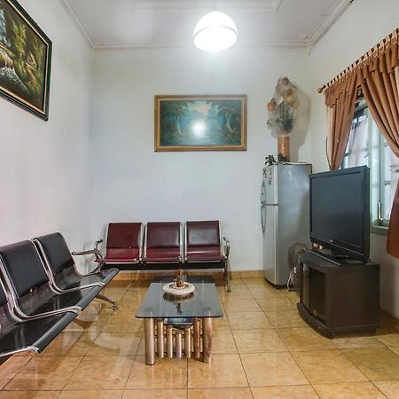 Oyo 90771 Mess 19 Syariah Hotel Bandar Lampung Exterior photo
